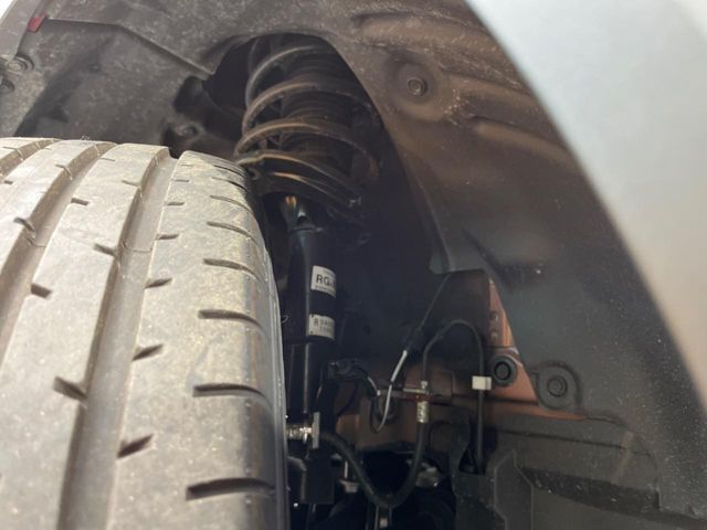 お車を安心してお乗りいただく為には、足回りの定期点検が欠かせません。サービスサポート（有償保証）では無料点検もご提供しており、安心のカーライフをお過ごしいただけるサポート体制が整っています。
