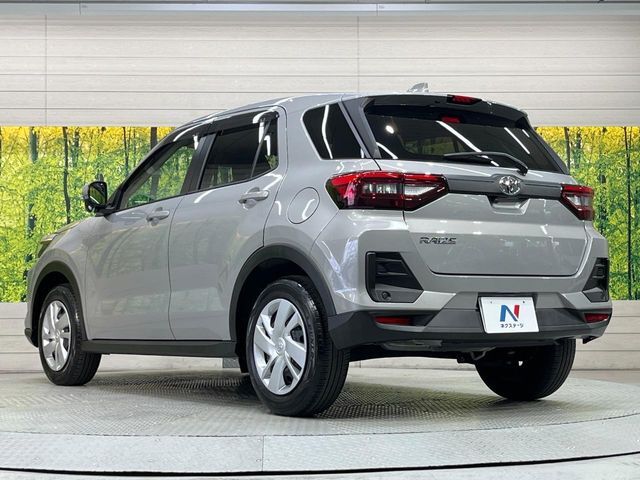 皆さまに安心してお乗りいただきたいから、当店では法定点検整備を無料で実施。（※登録済未使用車など一部対象外がございます。）