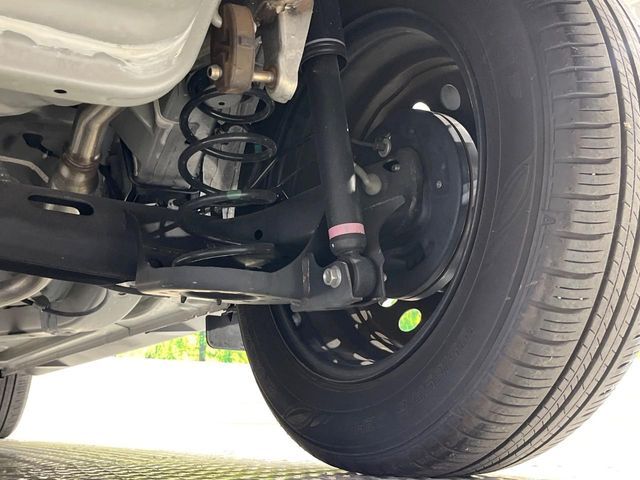 安心の最長10年・走行無制限保証（有償）をご用意。保証内容も充実はもちろん、無料点検＆オイル交換や、年中無休の全国・24時間ロードサービスも付帯されておりますのでご安心下さい。