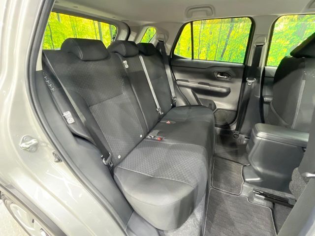 後部座席も気になるようなキズ・汚れやへたり等、大きなダメージはなく、良好な状態です。