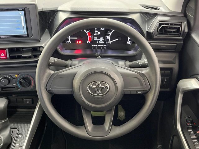 ステアリングも使用感が少なく、きれいな状態となっております♪