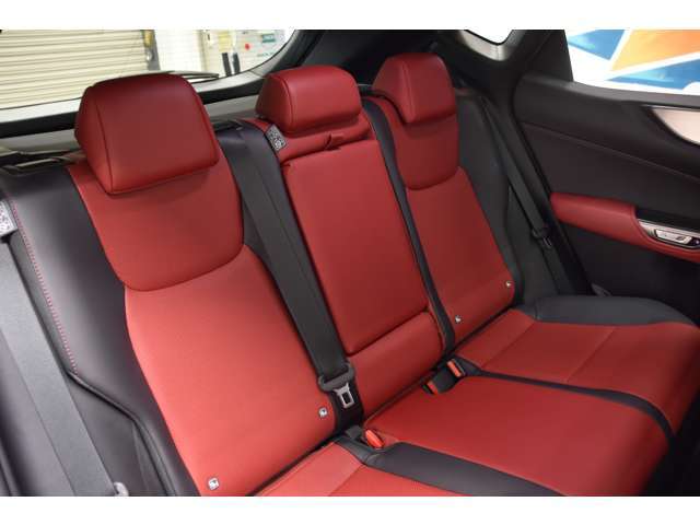 弊社では、全車『修復歴なし』のお車のみ取り扱っております。専任バイヤーによる厳選した仕入れの後、入庫後の車両チェックを行い、第三者機関AISが認定した高品質な中古車をご提供しております！！