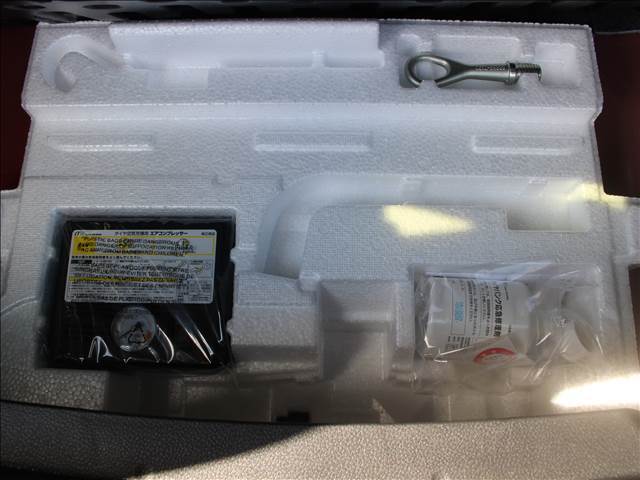 突然のパンクでお困りになった事はございませんか?今のお車はスペアタイヤがほとんど付いておりません。ケイカフェは万が一の事態に備えてオリジナルパンク保証もご用意しております。お気軽にご相談下さい！