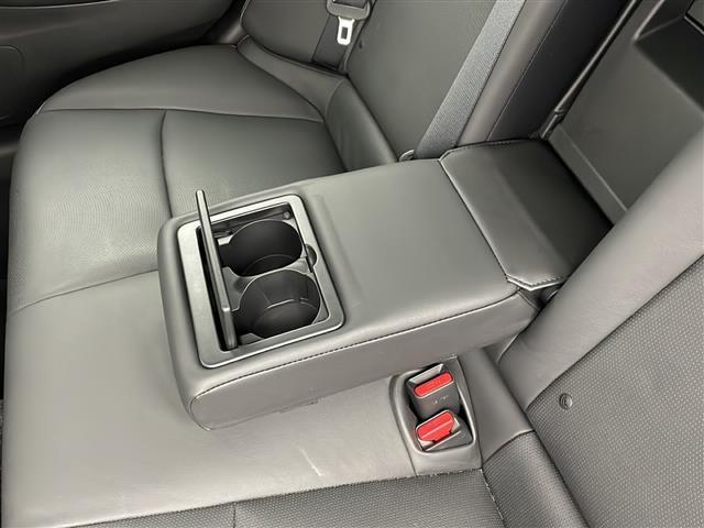 【ドリンクホルダー】長時間のドライブを快適に過ごすために、必須の車内アイテムですね。