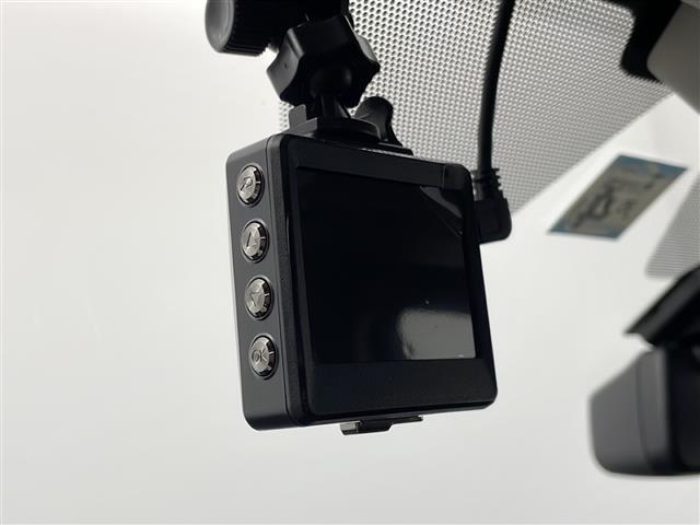 【ドライブレコーダー】映像・音声などの運転中の記録を残します。事故などを起こした起こされた時の証拠になりえますので、もしも時でも安心ですね。