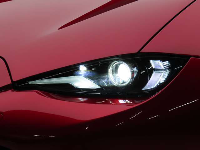 LEDライトが標準装備されています！暗い道でも視認性バッチリ♪