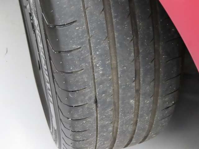 専門スタッフによる厳しい品質チェックにより選び抜かれた車両には、状態、年式、距離に応じて「マツダ認定U-carプレミアム」と「マツダ認定U-car」の2つのグレードを設定しています。