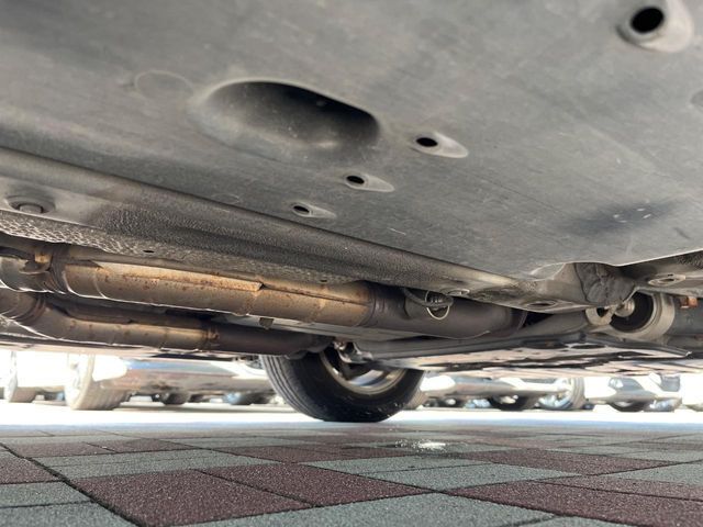 お車を安心してお乗りいただく為には、足回りの定期点検が欠かせません。サービスサポート（有償保証）では無料点検もご提供しており、安心のカーライフをお過ごしいただけるサポート体制が整っています。