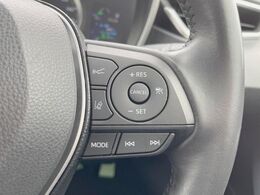 【レーダークルーズコントロール】高速道路での長距離走行が楽に！！自動で速度を保つクルーズコントロールが、衝突軽減システムと連携し、前方の車両を感知して車間を保つように速度調節してくれます！！