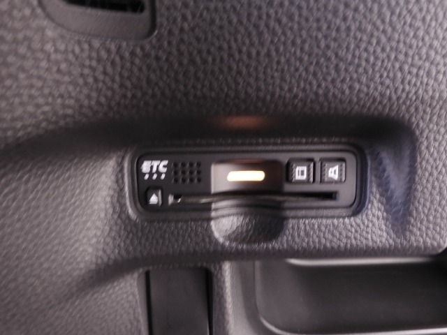 今や必需品の◆ETC車載器　装備車◆　有料道路を利用する際にスムースに通過でき、わずらわしい料金支払いから開放されます！