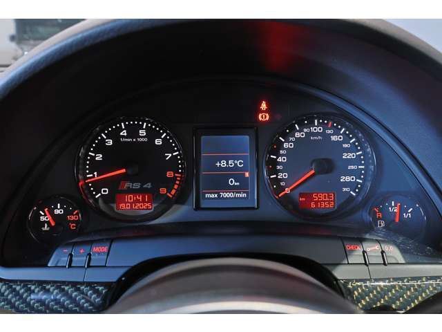 ☆当店のスタッフは、自らも輸入車を楽しむ車好きです。お客様や友人に誘われてツーリングに出かけることもしばしば。楽しい輸入車の話をしにお気軽にお立ち寄りください♪