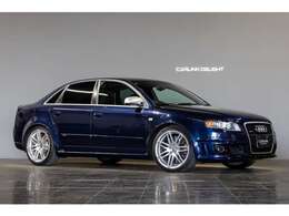 2006　Audi　RS4 quattro　B7　ムジェロブルーパールエフェクト　6速MT　クワトロGmbH社が手がけた高性能仕様「RS4」A4セダンをベースに420psの4.2L V8エンジンを搭載。6速MTとクワトロシステムが組み合わせる。