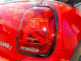 高品質お値打ち価格車入庫です！是非、お客様の目でお確かめくださいませ。遠方でご来店が難しい場合でもご相談くださいませ！親切、丁寧にご案内致します。ご連絡先0078-6003-350958