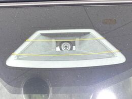 【スズキ　セーフティサポート】走行中に前方の車両等を認識し、衝突しそうな時は警報とブレーキで衝突回避と被害軽減をアシスト。より安全にドライブをお楽しみいただけます。