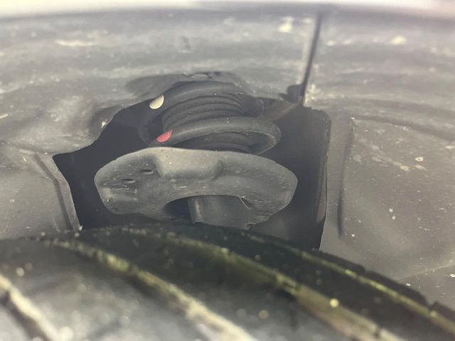 お車を安心してお乗りいただく為には、足回りの定期点検が欠かせません。サービスサポート（有償保証）では無料点検もご提供しており、安心のカーライフをお過ごしいただけるサポート体制が整っています。