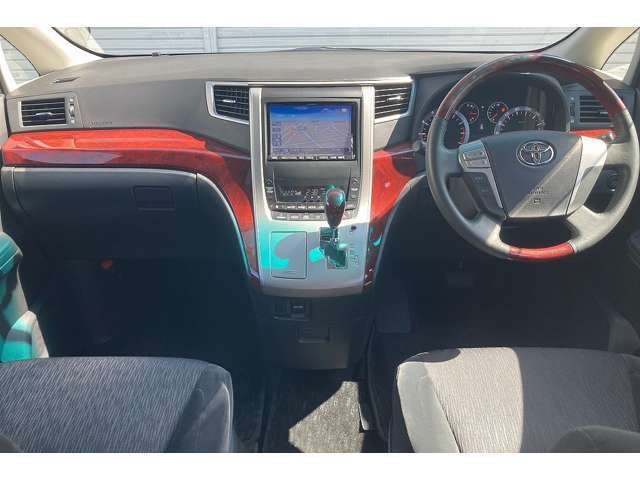 【自社ローン埼玉】自社ローン専門中古車販売★オトロン春日部店★総在庫数500台！他店舗の車両も当店にてご購入出来ます！高級セダンや室内広々のミニバンまで多くの車種を取り揃えております。