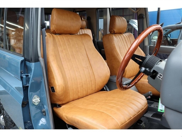 運転席も綺麗に保たれております☆