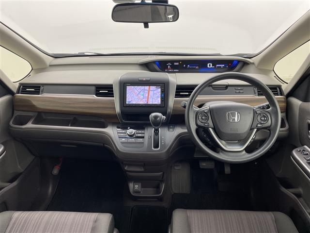 ◆商談ルームには「キッズスペース」を完備しています。DVD、ブロック、絵本、おままごとセット。お子様連れでも、ゆっくりとお車をお選びいただけます！