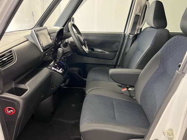 【車内ルームクリーニング済】専門スタッフにより車内はきれいにルームクリーニングを行っております。