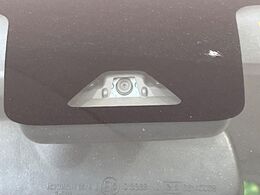 【スマートアシスト】走行中に前方の車両等を認識し、衝突しそうな時は警報とブレーキで衝突回避と被害軽減をアシスト。より安全にドライブをお楽しみいただけます。