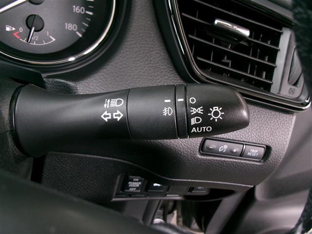 気になる車はすぐにお問い合わせください！画面右側の0066から始まる無料ダイヤルからお問い合わせ下さい！専門スタッフがお車のご質問にお答えいたします！