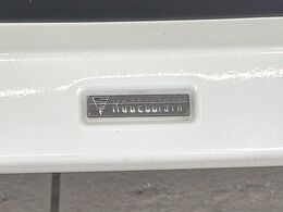 【調光パノラマルーフ】車内の解放感が一気に上がる大型パノラマルーフに調光機能がプラス！日差しが強い時、シェードを閉めなくてもガラスの透明度を調整することで心地よい明るさに♪
