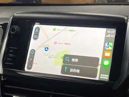 ●Apple　Car　Play：スマホとの有線接続で、ナビ・オーディオ再生などスマホのアプリ機能が画面でも使える便利機能です！