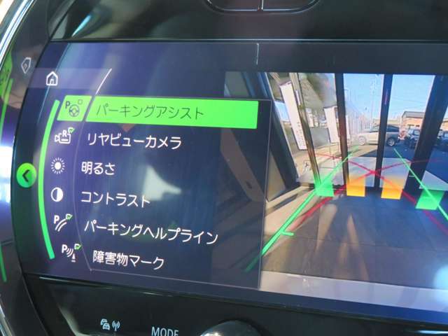 リヤビューカメラ、パーキングアシストがあるので安全に駐車することができます！！