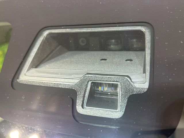 【スズキ　セーフティサポート】走行中に前方の車両等を認識し、衝突しそうな時は警報とブレーキで衝突回避と被害軽減をアシスト。より安全にドライブをお楽しみいただけます。