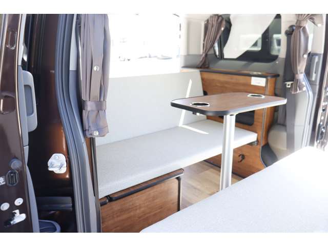 日産　NV200バネット　FOCS　ルソ　5名乗車　5ナンバー　レザーシート加工　サブバッテリー　走行充電　外部充電　フリップダウンモニター　12Vソケット　メインサブ切替SW