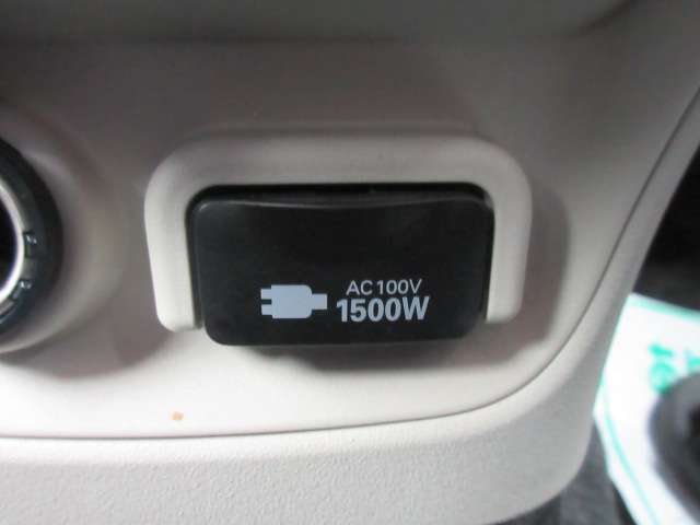 100V電源もついております♪車内での過ごし方に幅が広がりますね♪