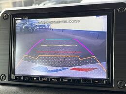 【バックカメラ】駐車時に後方がリアルタイム映像で確認できます。大型商業施設や立体駐車場での駐車時や、夜間のバック時に大活躍！運転スキルに関わらず、今や必須となった装備のひとつです！