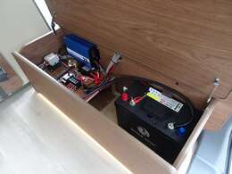 標準装備で充電機付き☆架装もお任せください☆