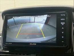 【バックカメラ】駐車時に後方がリアルタイム映像で確認できます。大型商業施設や立体駐車場での駐車時や、夜間のバック時に大活躍！運転スキルに関わらず、今や必須となった装備のひとつです！