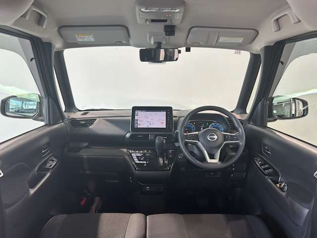 視界も広く見切りも良好で運転しやすいですよ。フロントガラスとフロントドアガラスは紫外線を約99％もカットしてくれます。
