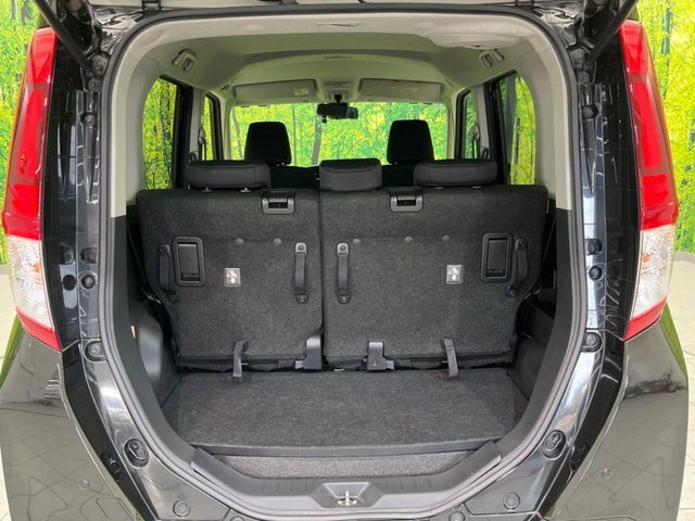 普段のお買い物や通勤、送迎等に十分な荷室スペースを確保しております。セカンドシートを倒すと、大きな荷物の積載も可能です♪
