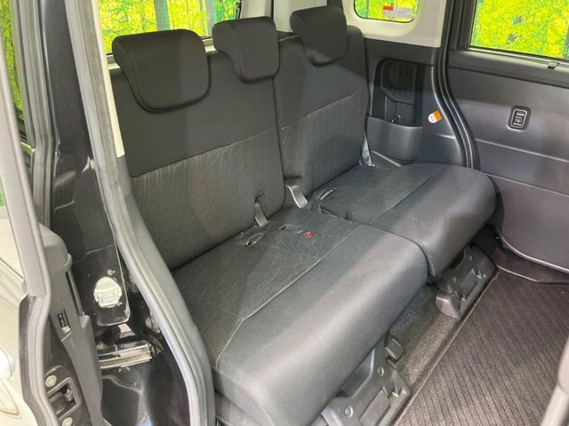 後部座席も気になるようなキズ・汚れやへたり等、大きなダメージはなく、良好な状態です。