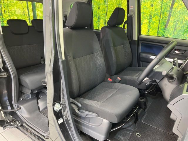 運転席シート廻りは使用感も少なく、良好な状態となっています。丁寧に使われていたことがよくわかりますね。