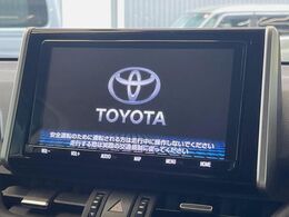 【大画面ナビ】人気の大型9インチナビを装備。存在感のある大画面はインパクト大！ナビ利用時のマップ表示は見やすく、テレビやDVDは臨場感がアップ！いつものドライブがグッと楽しくなります♪