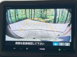 【バックカメラ】駐車時に後方がリアルタイム映像で確認できます。大型商業施設や立体駐車場での駐車時や、夜間のバック時に大活躍！運転スキルに関わらず、今や必須となった装備のひとつです！