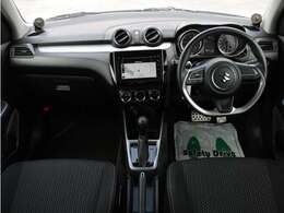 すっきりとしたスイフトらしいデザインのダッシュ回り！フロントビューの視認性もよく運転しやすいと思います★