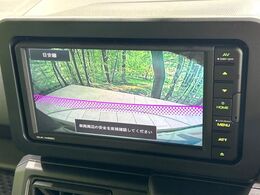 【バックカメラ】駐車時に後方がリアルタイム映像で確認できます。大型商業施設や立体駐車場での駐車時や、夜間のバック時に大活躍！運転スキルに関わらず、今や必須となった装備のひとつです！