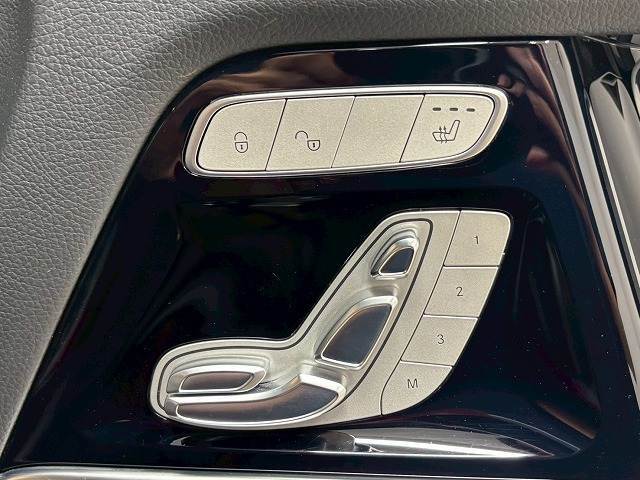 【パワーシート】電動スイッチで操作をし、高さや角度シート位置など最適なシートポジションに細かく設定出来ます☆