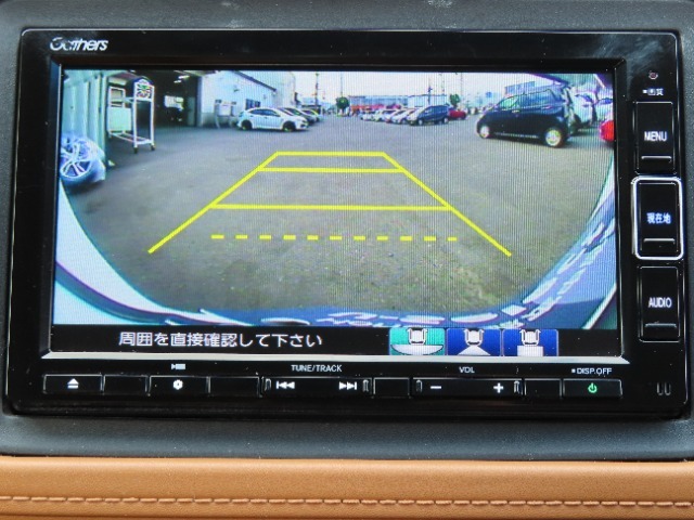 バックカメラ付きなのでバック駐車が苦手な方必見ですよ！見えづらい縁石や積雪にぶつかる事もないですね♪
