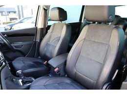 （運転席/助手席）安全装備をオプションで追加するのは日本的発想。フォルクスワーゲン車はサイドエアバッグを全車標準で装備しております。