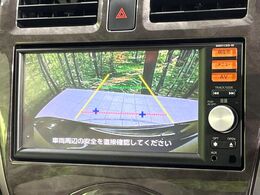 【バックカメラ】駐車時に後方がリアルタイム映像で確認できます。大型商業施設や立体駐車場での駐車時や、夜間のバック時に大活躍！運転スキルに関わらず、今や必須となった装備のひとつです！