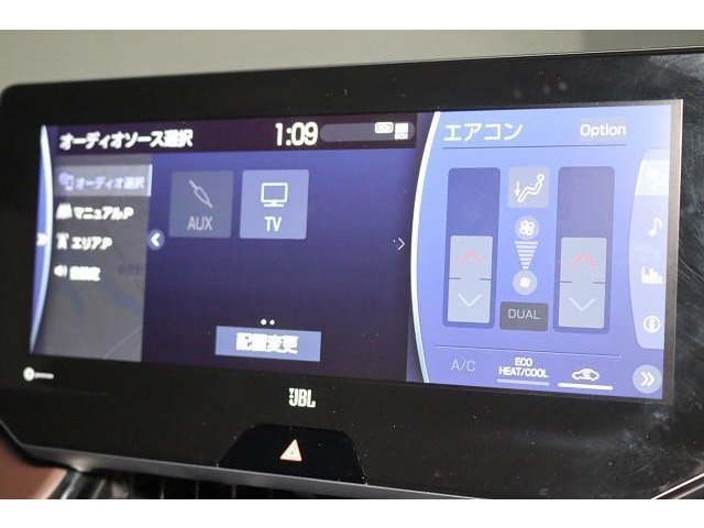 「ワンセグ」よりもきれいな映像の「フルセグTV」を視聴することが可能です。でも、走行中は危険なので、車両停車時にお楽しみくださいね。