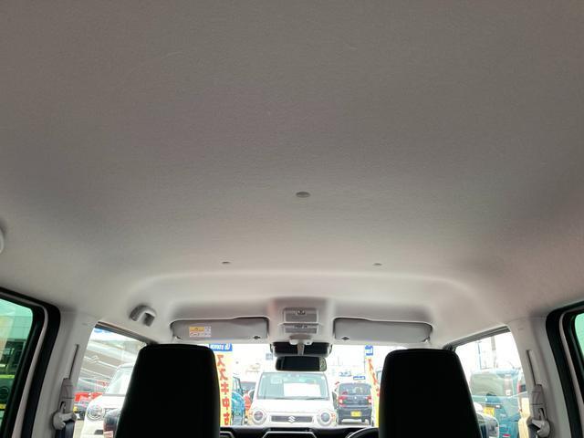 車内から見上げた際の天井内張りの様子です。