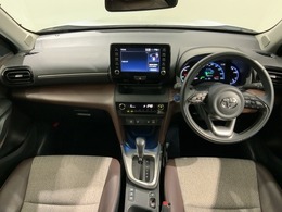 使いやすいレイアウトのダッシュボード周辺です。オートエアコンや小物入れなど嬉しい装備が満載です。