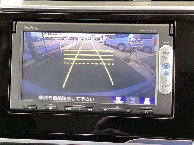 便利な3ビュー切り替え、ガイド線表示付きのバックカメラです！後退時、後方の視界をサポートします！